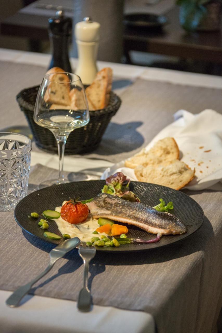 Logis Hotel Restaurant La Brasserie Treignac Exterior foto